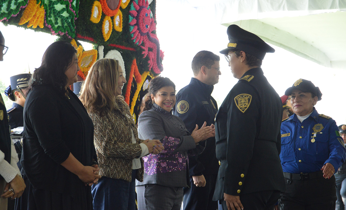 Entrega de Reconocimientos a Mujeres Policías de la Ciudad de México